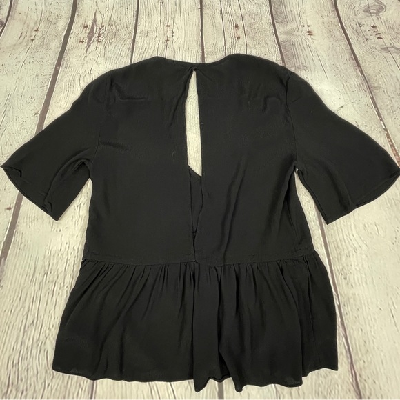 KIMCHI BLUE | URBAN OUTFITTERS black flowy v-neck peplum top, size XS - Picture 8 of 12